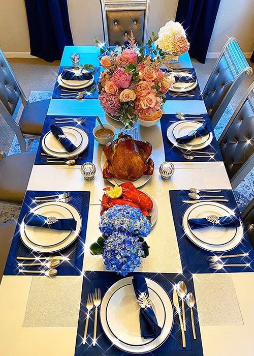 Sau khi có con, nàng Hoa hậu Hoàn vũ Việt Nam 2015 chứng tỏ sự đảm đang. Cô tự tay trang trí nhà cửa, nấu ăn cho gia đình.