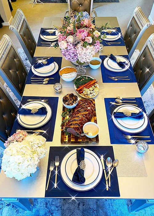 Hình ảnh bữa ăn sang chảnh do Phạm Hương chuẩn bị vào Giáng sinh năm nay.