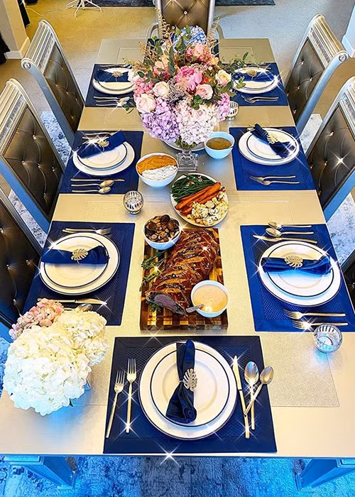 Hình ảnh bữa ăn sang chảnh do Phạm Hương chuẩn bị vào Giáng sinh năm nay.