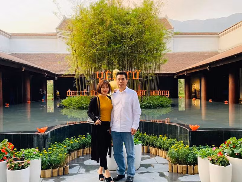 Ông xã của Mỹ Lệ thường nói đùa rằng nữ ca sĩ “có con quên chồng”.