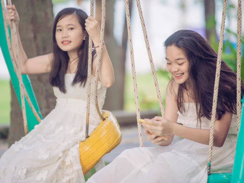 Misa (sinh năm 2005) và Misu (sinh năm 2006) - hai con gái của Mỹ Lệ thừa hưởng những nét đẹp của mẹ và đã ra dáng các thiếu nữ.