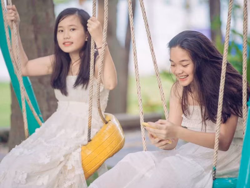 Misa (sinh năm 2005) và Misu (sinh năm 2006) - hai con gái của Mỹ Lệ thừa hưởng những nét đẹp của mẹ và đã ra dáng các thiếu nữ.