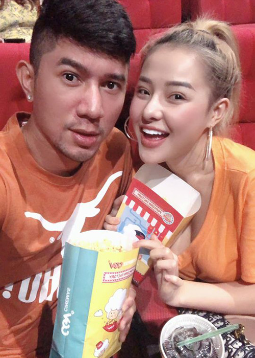 Theo Ngân 98, cô và Lương Bằng Quang đã chặn mọi liên lạc từ điện thoại, Facebook... Thậm chí cả hai có chạm mặt vì sống cùng chung cư nhưng “không chào”.