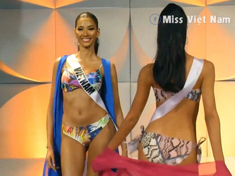 Hoàng Thùy tiếp tục ghi điểm ở phần thi trình diễn trang phục áo tắm.