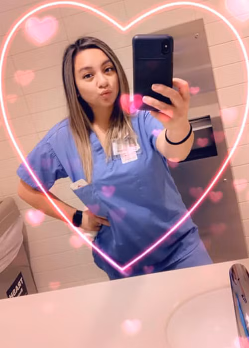 Wendy đã chịu rất nhiều áp lực trong những năm theo học ngành y khi thực hiện ước mơ làm y tá.