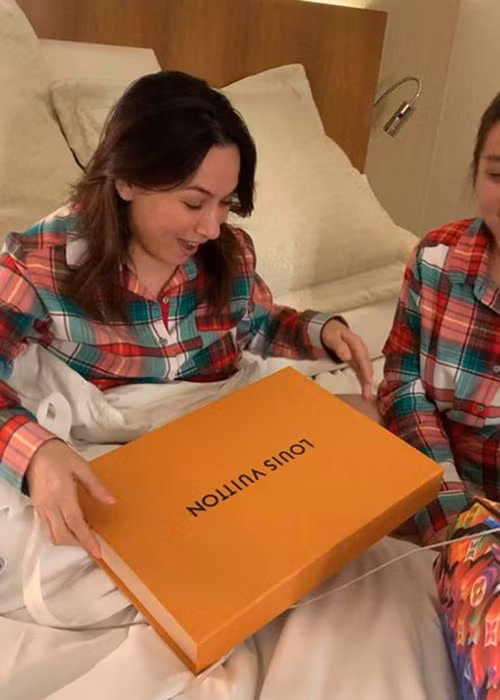 Wendy còn chuẩn bị quà tặng mẹ khi đoàn tụ.