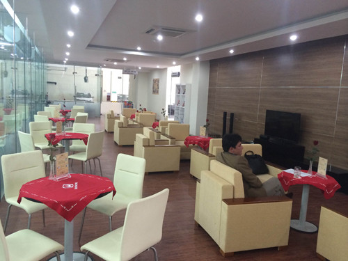 Các dịch vụ bán hàng và sau bán hàng của Honda Ô tô Thanh Hóa tuân thủ những quy chuẩn quốc tế chuyên nghiệp. Khách hàng sẽ được phục vụ theo tiêu chuẩn 5S của Honda Việt Nam bao gồm: Bán hàng (Sales), bảo hành bảo dưỡng (Service), cung cấp phụ tùng Honda chính hiệu (Genuine Spare-parts), hướng dẫn lái xe an toàn (Safety Driving) và hoạt động đóng góp xã hội (Social contributions).