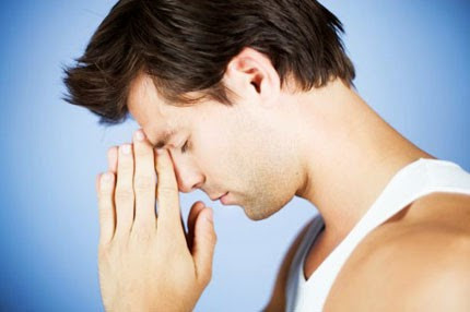 Theo nghiên cứu của y khoa hiện đại, trong cây diếp cá có chất decanoyl-acetaldehyd mang tính kháng sinh. Loại rau này có tác dụng kháng khuẩn như ức chế tụ cầu vàng, liên cầu, phế cầu, trực khuẩn bạch hầu, e.coli, trực khuẩn lỵ, xoắn khuẩn leptospira. Có thể dùng diếp cá để lọc máu, giải độc, giải nhiệt, kháng viêm, tăng sức miễn dịch của cơ thể.