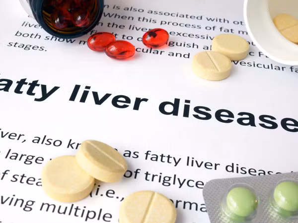Bổ sung thực phẩm chức năng. Bổ sung quá nhiều thực phẩm chức năng có thể gia tăng các enzyme gan. Điều này có thể dẫn đến viêm gan. Tốt nhất bạn nên tham khảo ý kiến bác sĩ trước khi tiêu thụ bất cứ TPCN nào.
