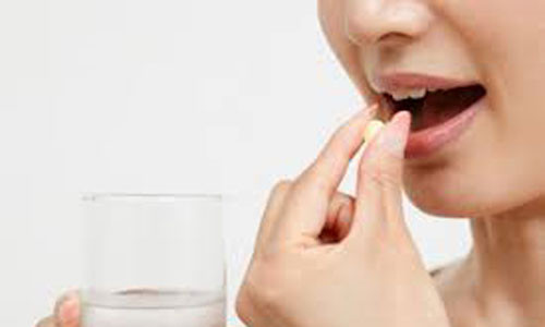 Thuốc tránh thai khiến bạn tăng cân? Đúng là một số phụ nữ có tăng cân khi đang sử dụng thuốc, và đây chính là một trong các lý do khiến vòng một của họ trở nên đầy đặn hơn. Tuy nhiên, không hề có mối tương quan trực tiếp giữa những viên thuốc nhỏ bé này và việc tăng cân đâu bạn ạ, ít nhất là theo các nghiên cứu khoa học.