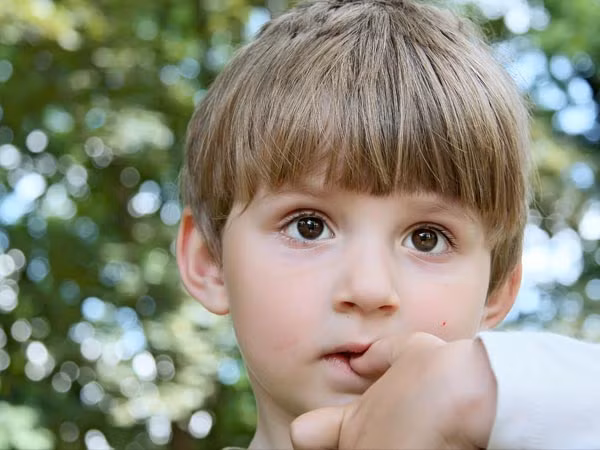 Không chăm sóc con cái. Thông thường, các bà mẹ thường chăm sóc con cái tốt hơn. Nhưng khi trẻ không có mẹ, người bố phải đóng vai trò cả một người mẹ để con nhận được tình yêu thương đầy đủ. 