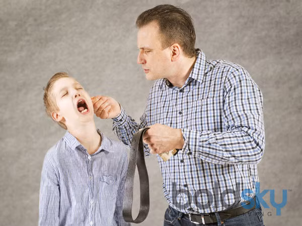 La mắng trẻ. Đừng la mắng trẻ khi không cần thiết, điều này có thể gây nên vết sẹo ký ức tuổi thơ của chúng. Dù bực bội đến mấy, hãy cố kiên nhẫn, kìm nén vì lợi ích của con bạn.