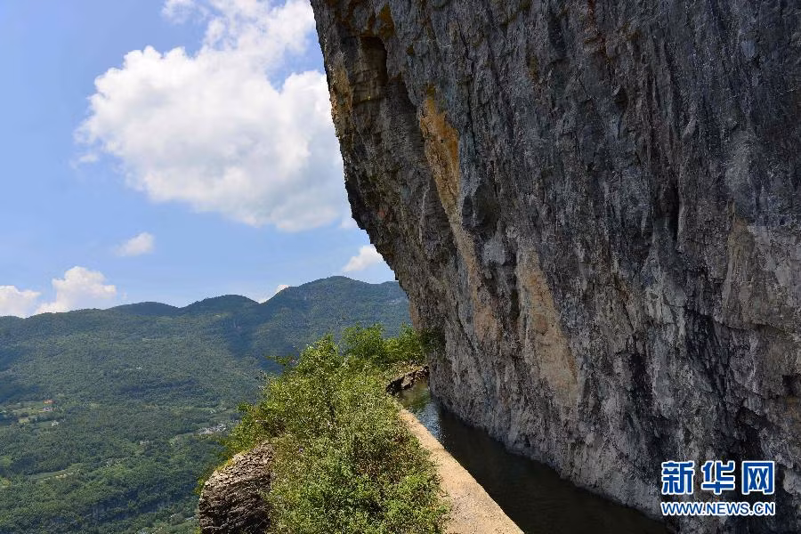 Cận cảnh con kênh đào chảy suốt ngày đêm.