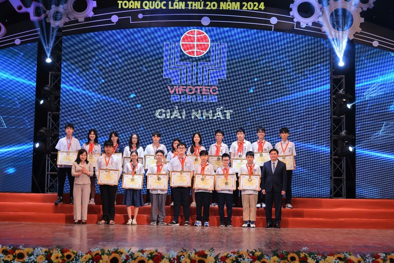 Quan sat thien van bang Lich laser dong bo Mat Troi 