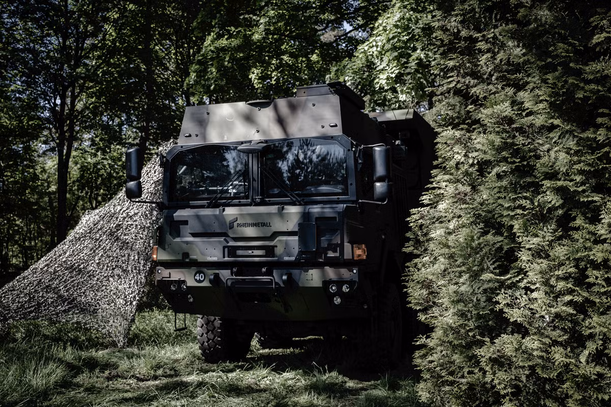 GMARS có khả năng sử dụng nhiều loại đạn khác nhau, bao gồm tên lửa dẫn đường GMLRS với tầm bắn lên tới 70 km và tên lửa ER GMLRS với tầm bắn lên tới 150 km. GMARS cũng có thể được sử dụng để bắn tên lửa ATACMS có tầm bắn lên tới 300 km, thậm chí cả tên lửa đạn đạo tầm ngắn PrSM có độ chính xác cao, tấn công mục tiêu ở cự ly lên tới 400 km.