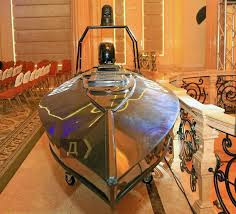 Ukraine rất chú trọng đến việc phát triển và sử dụng tàu không người lái trong cuộc xung đột với Nga, nhờ đó Kiev không chỉ tấn công các tàu của Hạm đội Biển Đen mà còn cả cầu Crimea.