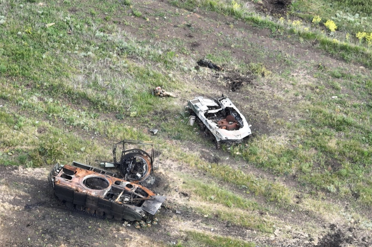 Một số bức ảnh chụp những gì còn lại của xe chiến đấu bộ binh BMD-2 được lực lượng đổ bộ đường không cơ động của Moscow sử dụng và bị trúng hỏa lực của các lực lượng Kiev. 