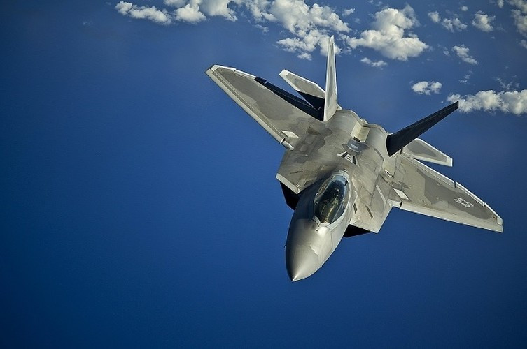 F-22 là một cấu phần quan trọng tạo sức mạnh Không quân chiến thuật Mỹ nhờ kết hợp giữa khả năng tàng hình, độ cơ động cao, tích hợp nhiều thiết bị điện tử tinh vi và hệ thống vũ khí đầy uy lực.