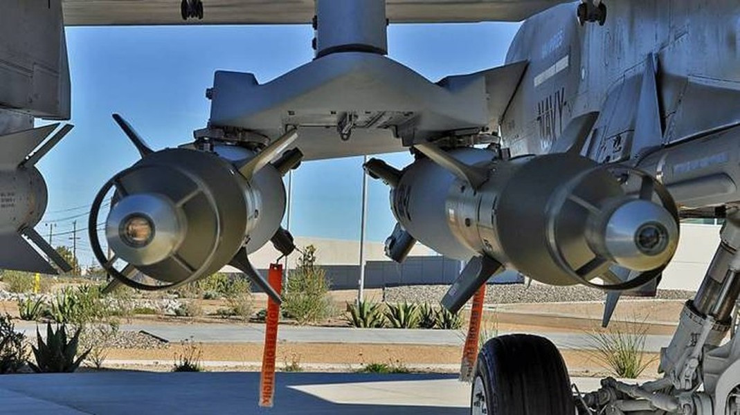 Bom xuyên GBU-72/B dự kiến sẽ trở thành vũ khí chủ chốt được sử dụng để tiêu diệt các sở chỉ huy, kho đạn dược và nhiều loại mục tiêu quan trọng khác nằm dưới lòng đất, đây được xem như lời cảnh báo cứng rắn Mỹ gửi tới Iran khi Tehran theo đuổi chương trình hạt nhân.