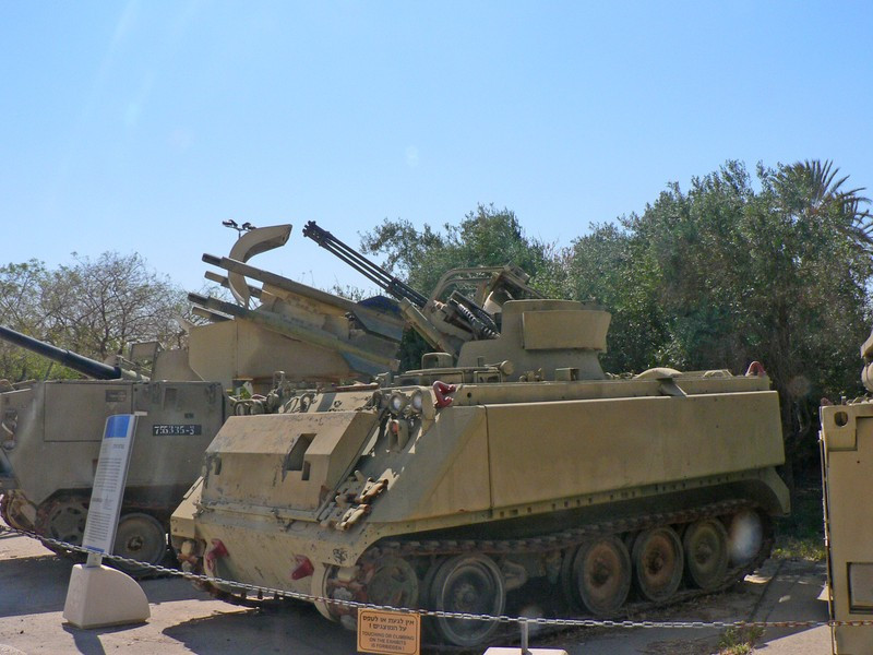 Đối với pháo M61 Vulcan, chúng phục vụ trong IDF như một phần của hệ thống Machbet (hiện đại hóa pháo phòng không tự hành M163 VADS do Mỹ chế tạo trên khung gầm trên xe bọc thép chở quân M113), đã được Israel đã sử dụng từ năm 1997 đến năm 2006.