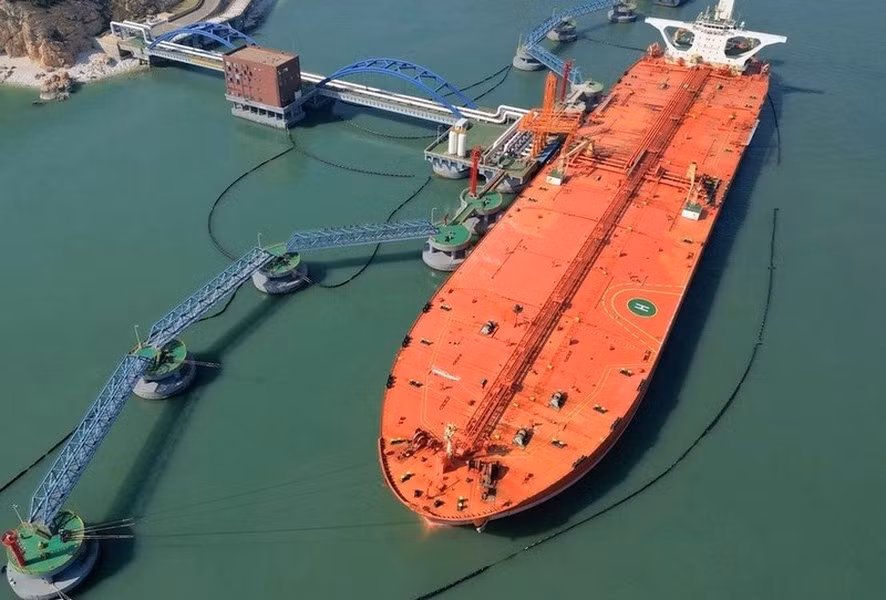 Mặc dù biện pháp cấm vận đã được áp dụng đối với mặt hàng dầu thô, khí tự nhiên hóa lỏng (LNG) vẫn tránh được lệnh trừng phạt nhằm vào cơ sở hạ tầng và các hãng vận tải đường biển, nhưng tình trạng trên có thể không kéo dài lâu.