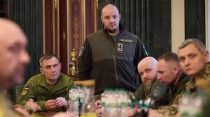 Hồi tháng 12/2023, ông Zelensky cam kết Ukraine có thể tự chế tạo khoảng 1 triệu thiết bị không người lái trong năm 2024. Mới đây nhất, hồi đầu tháng 6, Tư lệnh Quân đội Ukraine Oleksandr Syrskyi đã có cuộc gặp với các đơn vị vận hành các thiết bị không người lái hiệu quả nhất trong Quân đội Ukraine. (Nguồn ảnh: Reuters, 24tv.ua, RIA Novosti).