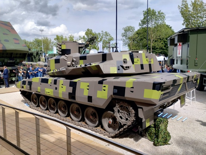 "Mục tiêu của Rheinmetall là phát triển các giải pháp tốt hơn và hứa hẹn hơn. Tại Triển lãm Eurosatory 2024, chúng tôi sẽ giới thiệu Khái niệm tháp pháo tự động (CUT), một bản trình diễn dành cho xe tăng chiến đấu chủ lực thế hệ tiếp theo", đại diện công ty cho biết.