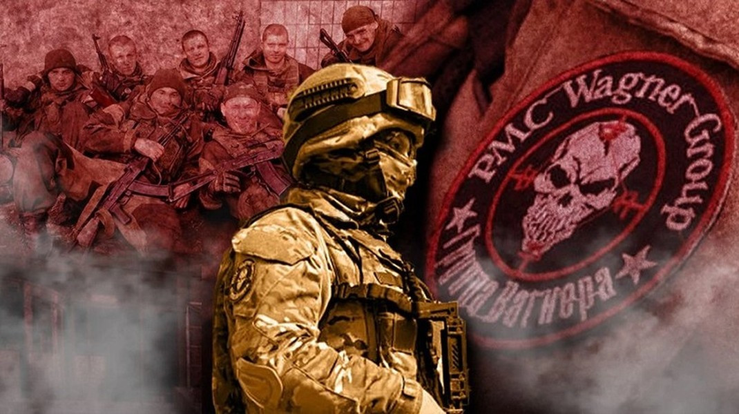 Đội quân Wagner đã tiến vào thành cổ Palmyra, phá hủy các khu vực kiên cố của phiến quân khủng bố IS tại Akerbat, tiếp theo họ băng qua toàn bộ sa mạc Syria đến sông Euphrates.