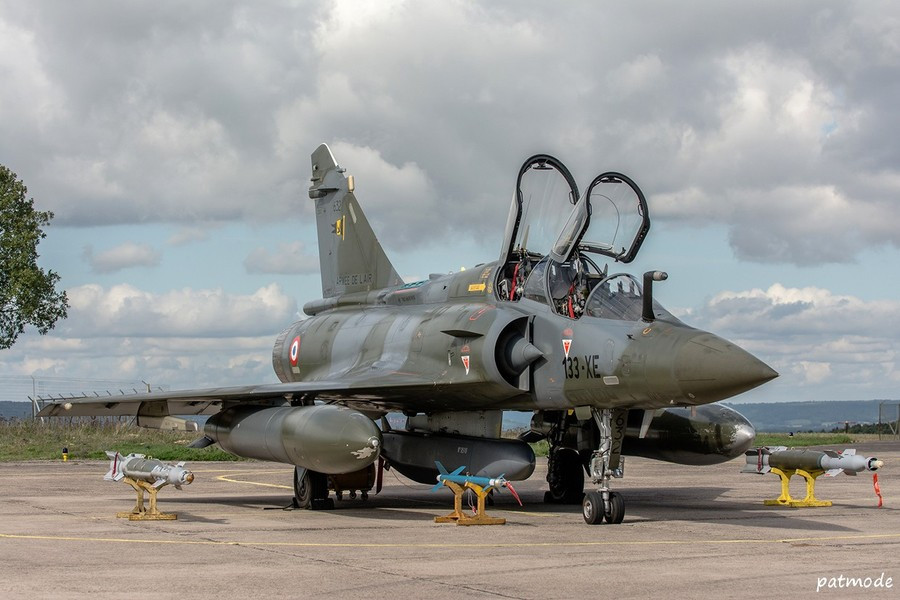 Giới phân tích cho rằng số lượng tiêm kích Mirage 2000 của Ukraine sẽ không chỉ giới hạn ở 5 chiếc khi Không quân Pháp còn 27 chiến đấu cơ loại này và ít nhất 60 chiếc Mirage thuộc phiên bản 2000D, chúng đang được thay thế bằng loại Rafale tiên tiến hơn.