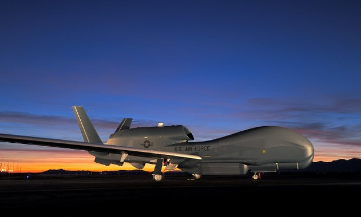 RQ-4B Global Hawk là máy bay không người lái có độ cao lớn, khả năng hoạt động lâu dài, do Northrop Grumman phát triển. Nó chủ yếu được Không quân Mỹ sử dụng cho các nhiệm vụ tình báo, giám sát và trinh sát. RQ-4B Global Hawk có khả năng hoạt động trong mọi thời tiết, ngày hoặc đêm trên các khu vực địa lý rộng lớn với radar khẩu độ tổng hợp có độ phân giải cao và cảm biến quang điện/hồng ngoại.