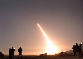 Cấu tạo của Sentinel cũng tương đồng với tên lửa Minuteman III, với các đầu đạn đi kèm phương tiện chở RV, động cơ tên lửa rắn ở 3 tầng, tầng trung gian và đuôi.