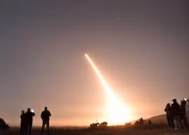 Cấu tạo của Sentinel cũng tương đồng với tên lửa Minuteman III, với các đầu đạn đi kèm phương tiện chở RV, động cơ tên lửa rắn ở 3 tầng, tầng trung gian và đuôi.