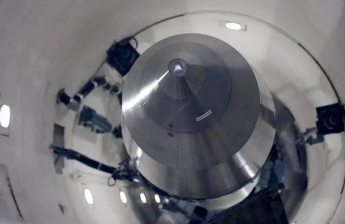 Cơ quan báo chí của Căn cứ Không quân Vandenberg ở phía Tây Bắc Los Angles đưa tin, ngày 17/6, Lực lượng Không gian Mỹ đã phóng thử tên lửa Minotaur I được trang bị đầu đạn Mk21A mới. Vụ phóng được thực hiện từ Căn cứ Lực lượng Không gian Vandenberg ở California. Thông tin chi tiết chưa được tiết lộ, đầu đạn được Lockheed Martin phát triển và bản thân dự án này đang trong giai đoạn phát triển ban đầu.