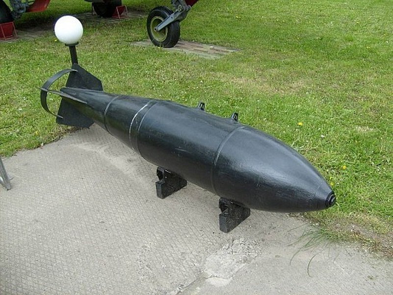 Việc Nga tích hợp module UMPC vào bom FAB-500T bất chấp bản thân nó có đặc tính khí động học tốt là bởi vì họ cần một quả bom lượn tầm xa hơn để tấn công lãnh thổ Ukraine, so với loại FAB-500M-62 tiêu chuẩn được trang bị cùng một bộ cánh lượn.