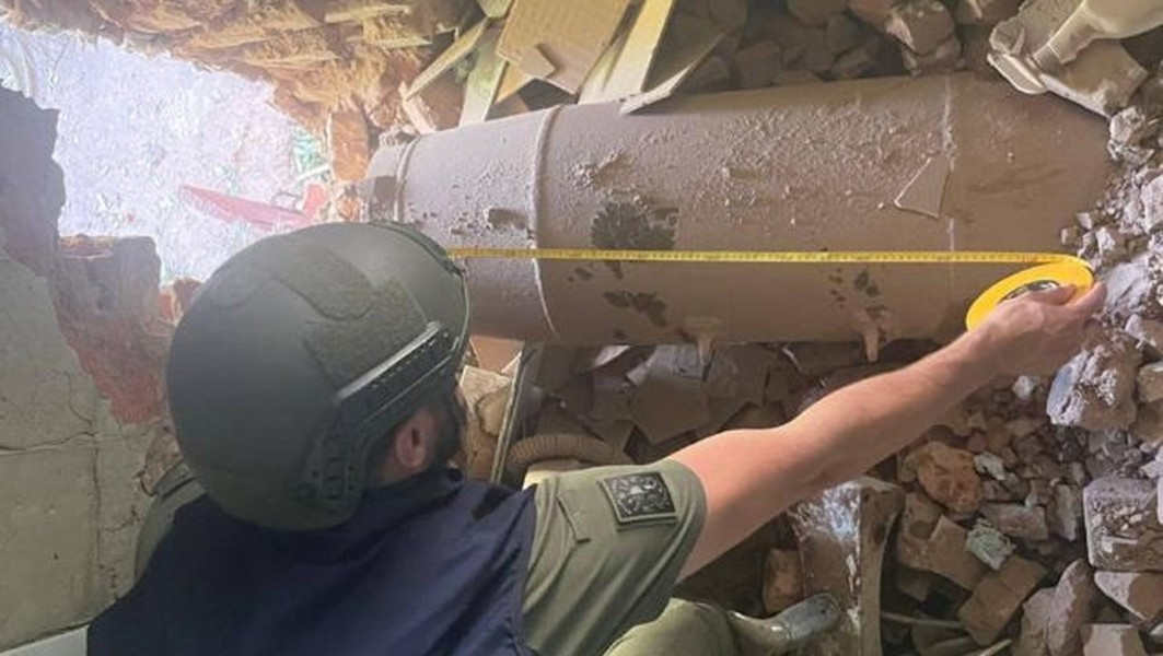 Theo ghi nhận có tới hai quả bom FAB-500T đã rơi trúng các ngôi nhà của vùng Kharkiv nhưng đều không phát nổ.