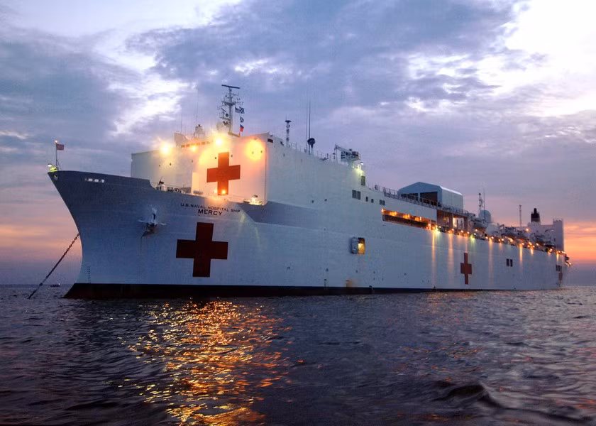 Trong Thế chiến thứ nhất, các tàu bệnh viện của Hải quân, như USNS Mercy, đã sử dụng chất nhũ hóa sữa để làm kem. Món ăn này có tác dụng hỗ trợ quá trình phục hồi của bệnh nhân.