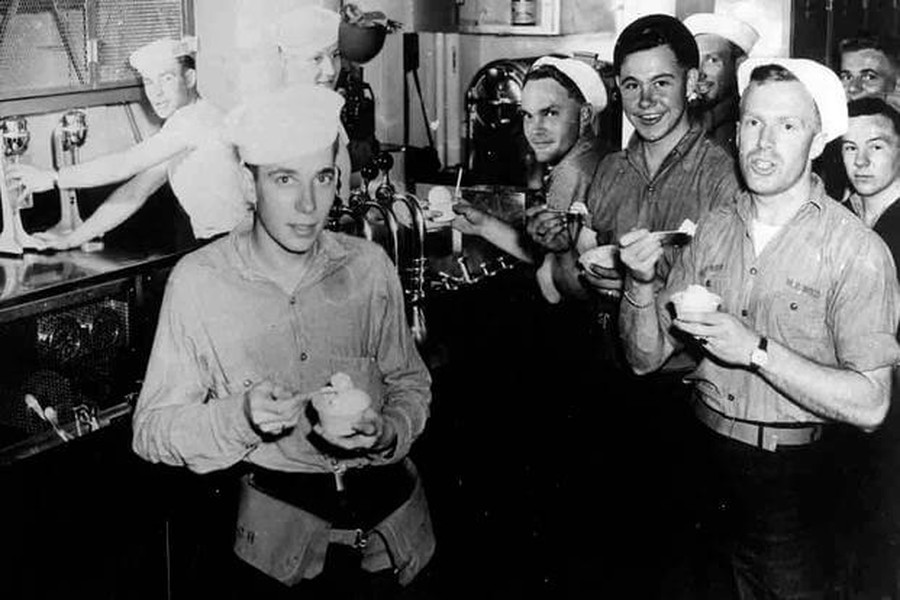 Trên thực tế, sự phổ biến của kem (kết hợp với một chút vận động hành lang từ ngành công nghiệp sữa Mỹ) đã đảm bảo rằng bất kỳ quân nhân Mỹ nào nếu muốn đều có sẵn kem.