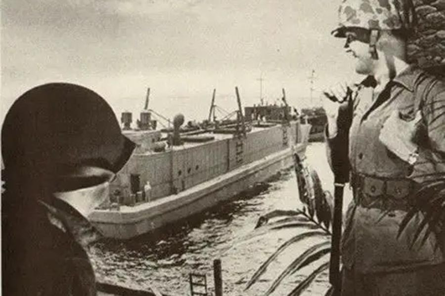 Năm 1945, Hải quân Mỹ biến sà lan đông lạnh thành nhà máy sản xuất kem hàng hải đầu tiên trên thế giới.