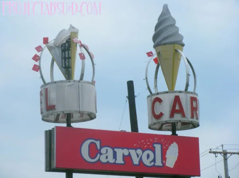 Chính phủ Mỹ đã trao hợp đồng cho các doanh nghiệp kem như Carvel và Howard Johnson's để cung cấp kem cho các cơ sở quân sự và nhà máy quốc phòng.