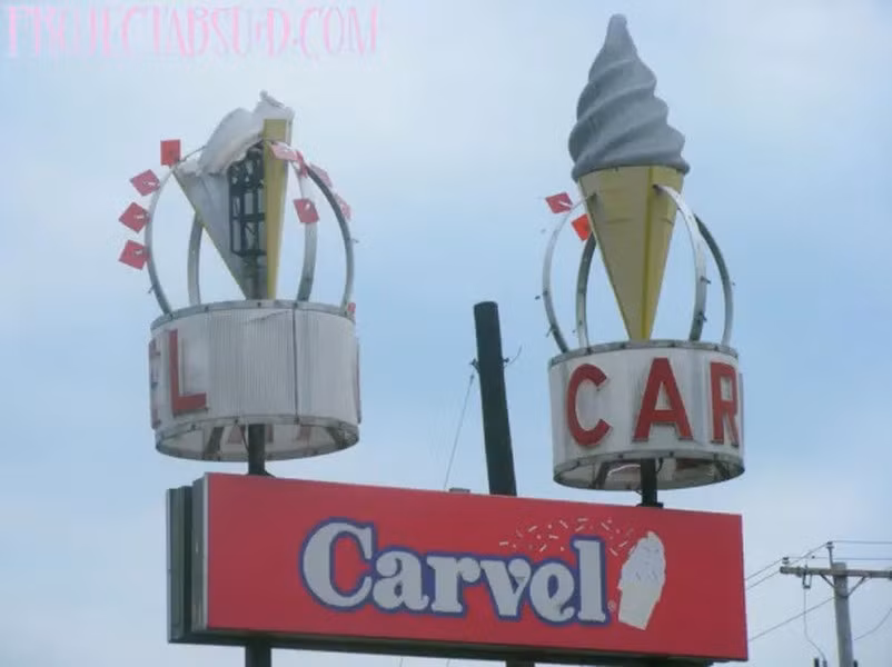 Chính phủ Mỹ đã trao hợp đồng cho các doanh nghiệp kem như Carvel và Howard Johnson's để cung cấp kem cho các cơ sở quân sự và nhà máy quốc phòng.