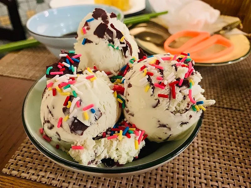 Ngành công nghiệp kem ở Mỹ sau đó bùng nổ trong thời kỳ hậu chiến, thử nghiệm thêm những hương vị và cách thức mới để phục vụ món đông lạnh thơm ngon này.