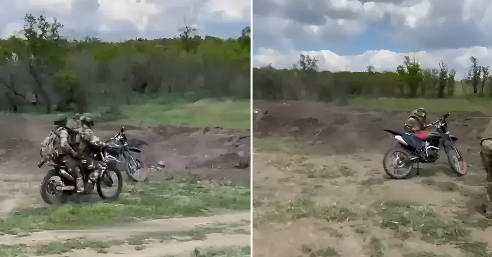 Truyền thông phương Tây, dựa trên thông tin từ binh lính Ukraine tại mặt trận, cũng cho biết, quân Nga đang sử dụng ngày càng nhiều xe máy, xe mô tô địa hình, xe buggy cho hoạt động tiến công.