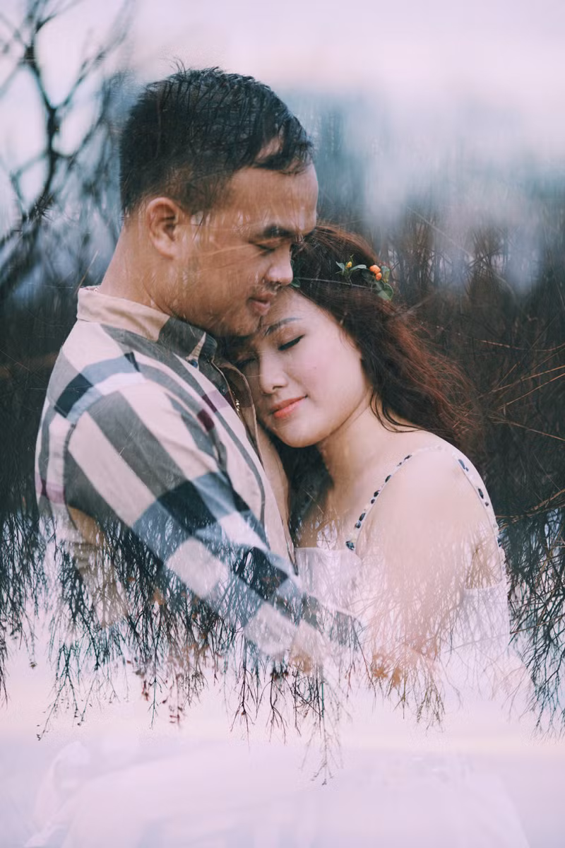 Một bức ảnh cưới lãng mạn được thực hiện theo phong cách chồng hình độc đáo của nhiếp ảnh gia Hải Lê Cao.