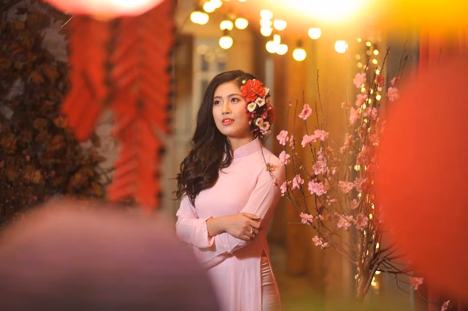 Từ khi mới bước chân vào trường sư phạm, Thu Liên với sự thông minh, năng động đã được thầy cô, các sinh viên, hội nhóm tin tưởng bầu cho đảm nhiệm nhiều chức vụ khác nhau. Thu Liên Chi hội trưởng của Chi hội 06/01 và là Trưởng ban Truyền thông sự kiện Hội Thanh niên vận động hiến máu Hà Nội, từng là Trưởng ban tổ chức của nhiều chương trình hiến máu tầm cỡ ở Hà Nội trong nhiều năm.