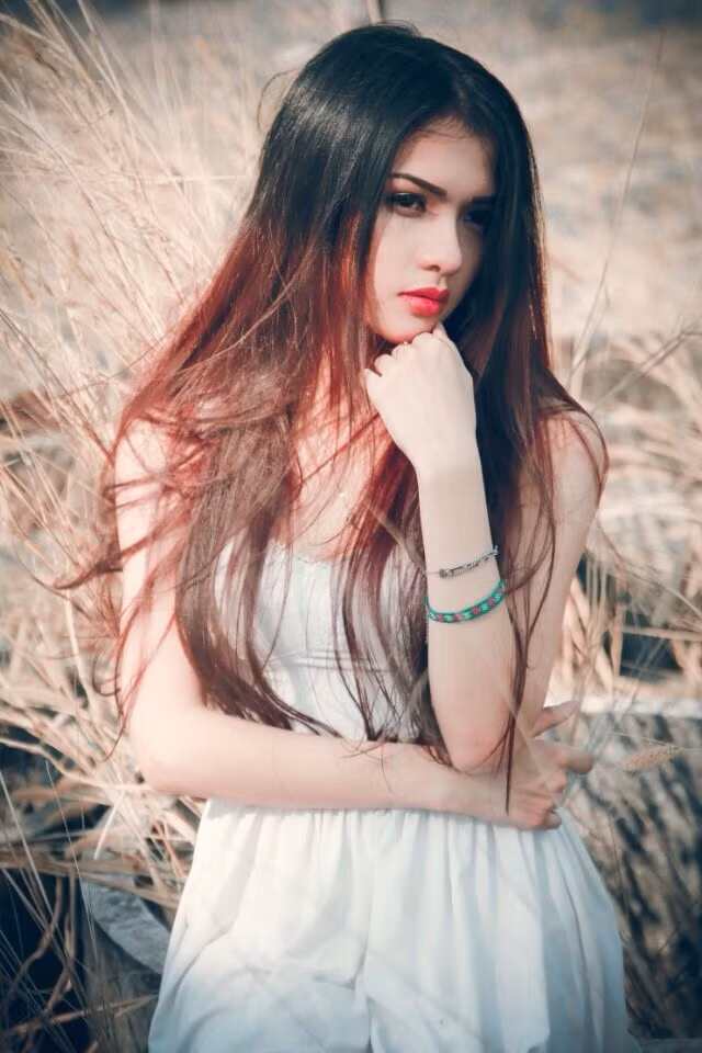 Bị nhiều người xúm lại, hỏi han vì lầm tưởng là Hương Giang Idol, bị nhầm là con lai... tất cả những điều này đều không khó chịu bằng việc Lan Anh bị một số người trêu chọc, gọi cô là "bê đê", người chuyển giới.