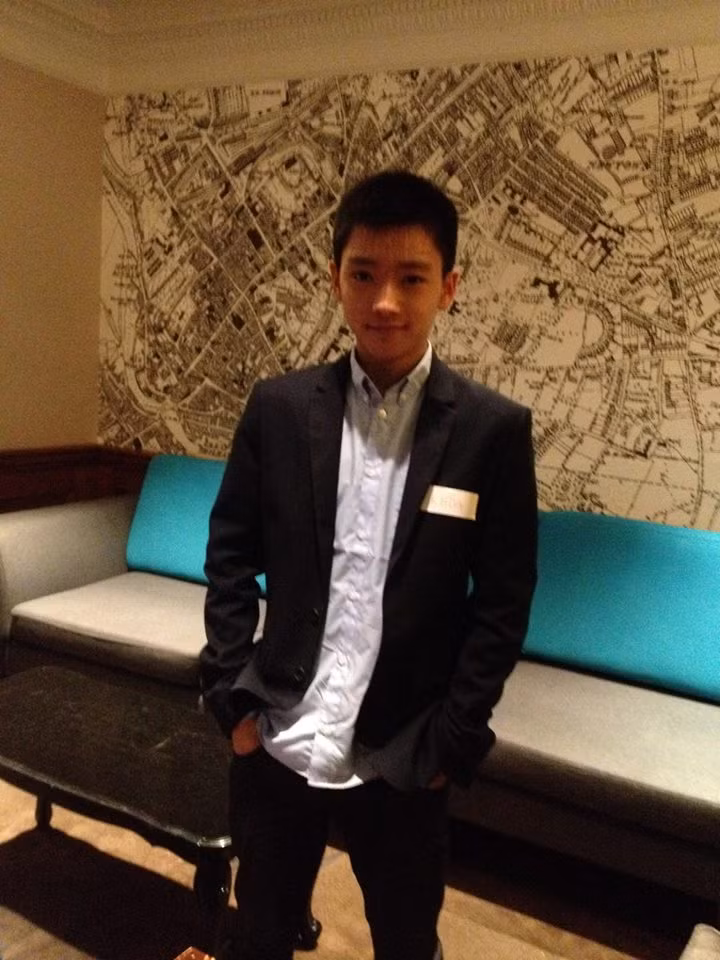 Được biết, Nguyễn Khoa có thân hình đẹp là nhờ chăm chỉ tập luyện, rèn luyện từ nhỏ. Từ khi còn ở Việt Nam, Khoa đã rất mê bơi lội và luôn dành một khoảng thời gian cố định trong ngày để đến phòng tập gym, chơi thể thao hoặc tự tập luyện ở nhà.