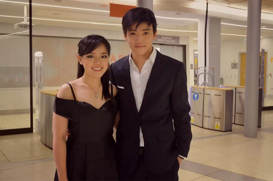 Với ngoại hình và mức độ phổ biến trên mạng xã hội như thế này, việc Khoa được những người có chuyên môn về thời trang, người mẫu để mắt tới là điều không khó hiểu. Còn rất trẻ và giàu tiềm năng, Nguyễn Khoa có thể sẽ trở thành một gương mặt trẻ người Việt gây nhiều ấn tượng, đạt được thành công ở trời Tây trong tương lai gần.