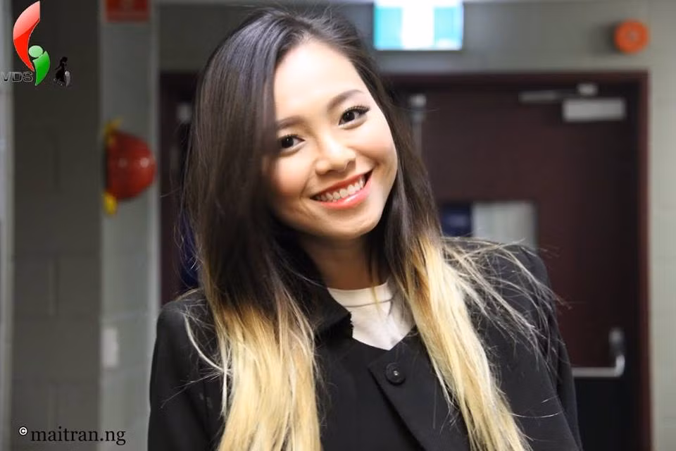 Theo chia sẻ của Ngọc Ân, đăng ký tham gia cuộc thi này là một việc làm khá “liều”, nó khác xa với sự nhút nhát, dè dặt trước đây của cô. Ban đầu còn bỡ ngỡ, gặp nhiều khó khăn nhưng khi được bạn bè, người trong ban tổ chức quan tâm, giúp đỡ, Ngọc Ân đã tự tin hơn rất nhiều và toả sáng rực rỡ.