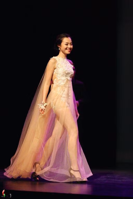 Được biết Lưu Ngọc Ân là nữ sinh người Việt gốc Hoa, sinh ra và lớn lên tại TP HCM. Trước khi đến Australia học thạc sĩ, Ngọc Ân từng có thời gian học tập tại Virginia Commonwealth University, Richmond, Virginia, Mỹ.