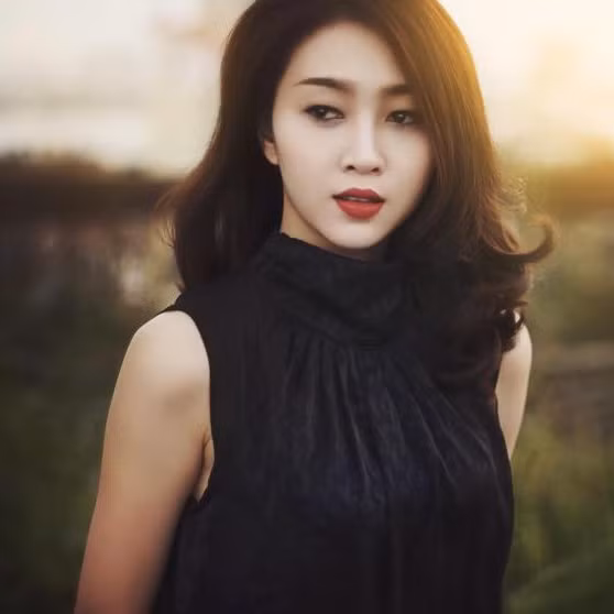 Hải Anh cover ca khúc “Âm thầm bên em”, một bài hát mới đang tạo nên cơn sốt trong cộng đồng giới trẻ Việt. Chia sẻ đây là clip cover quy mô nhất từ trước đến nay của mình, Hải Anh tỏ ra khá tâm đắc với sản phẩm mới và rất vui mừng khi nó tạo ra nhiều ấn tượng, được đông đảo bạn trẻ đón nhận, khen ngợi.